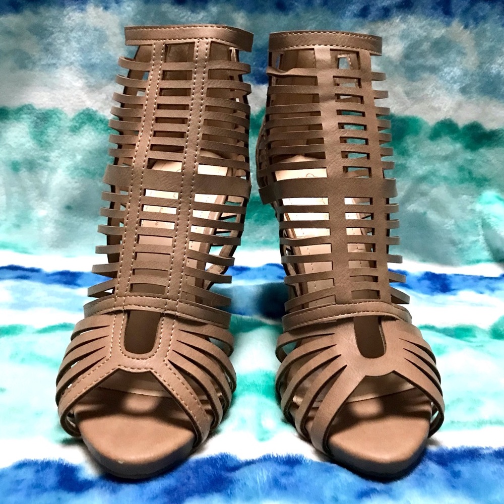 DbDk Fashion Stiletto Cage/Strappy Tan/Beige Heels Zip Back Closure Size 7 1/2 - Picture 2 of 10